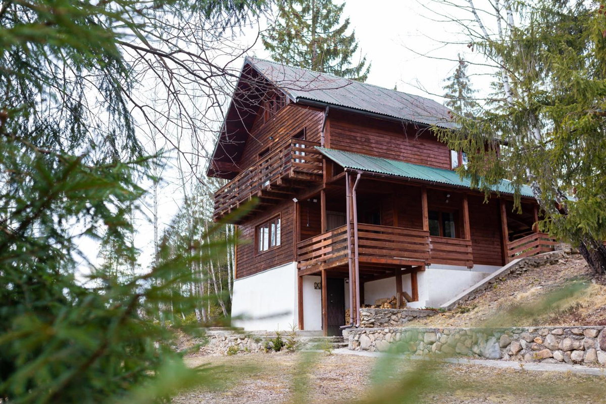 Hill Chalet, Romania