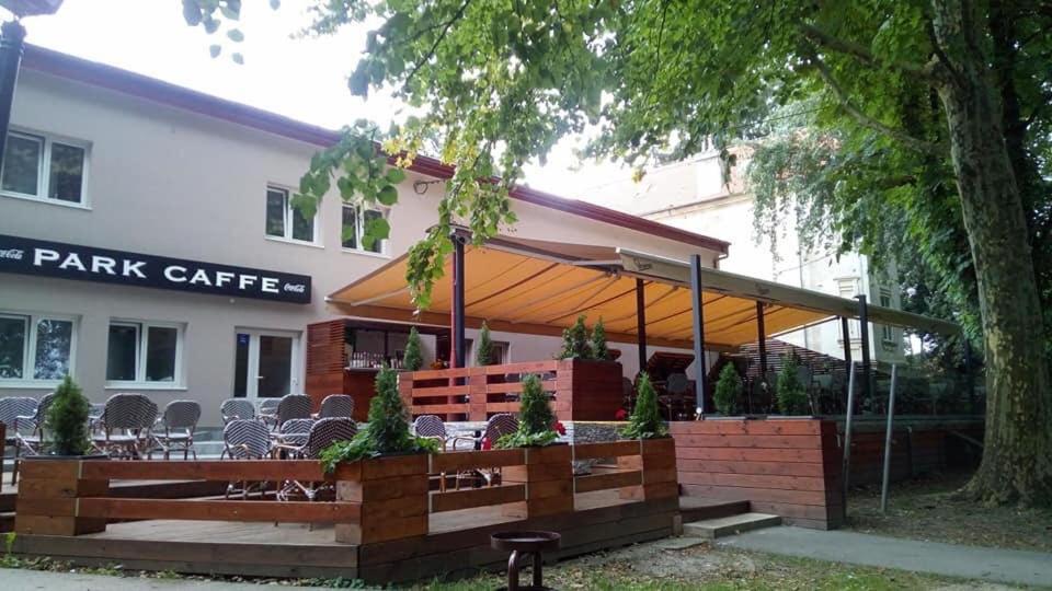 Hotel · Park Rooms, Dugo Selo