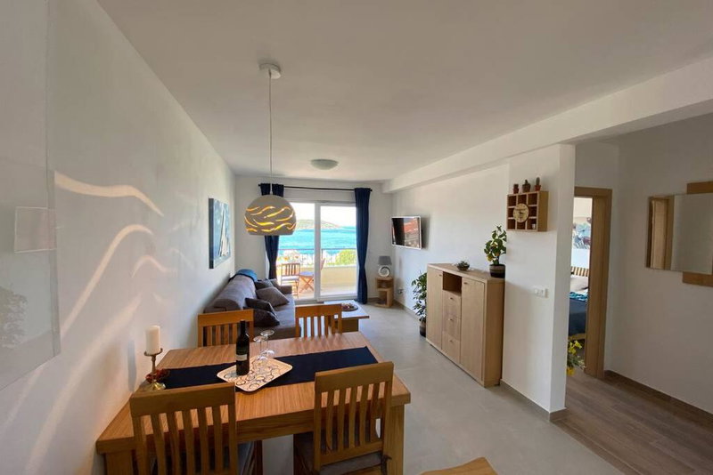Apartment Sandra (2+2) with a breathtaking view 2, Vis, Croatia