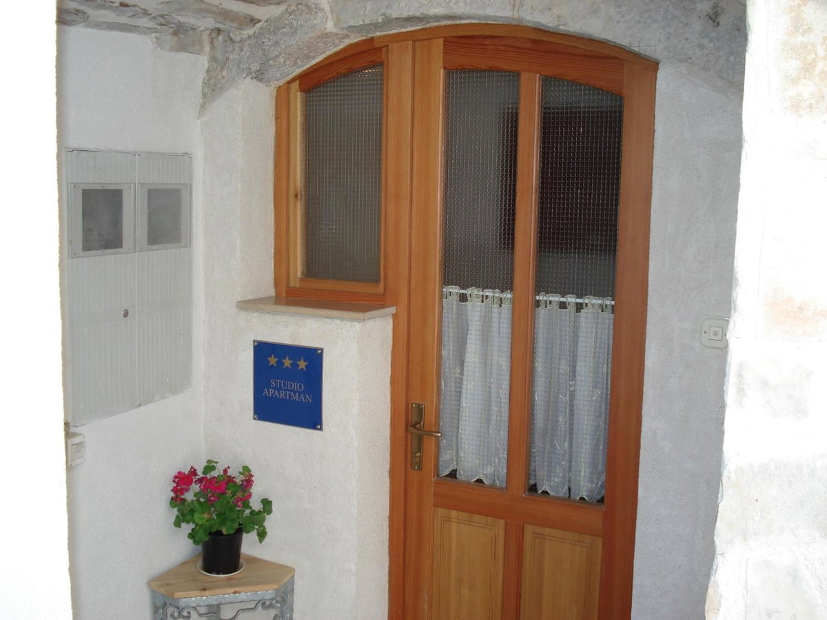 Hotel · Rooms and Apartments Emily, Split