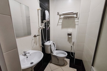 Hotel Kuang Hua Sitiawan Near To UniKL-MIMET, Sitiawan, Malaysia