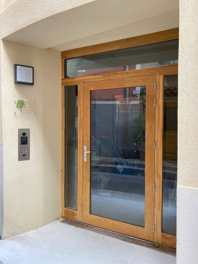 Hotel · Sous les platanes, Velaux