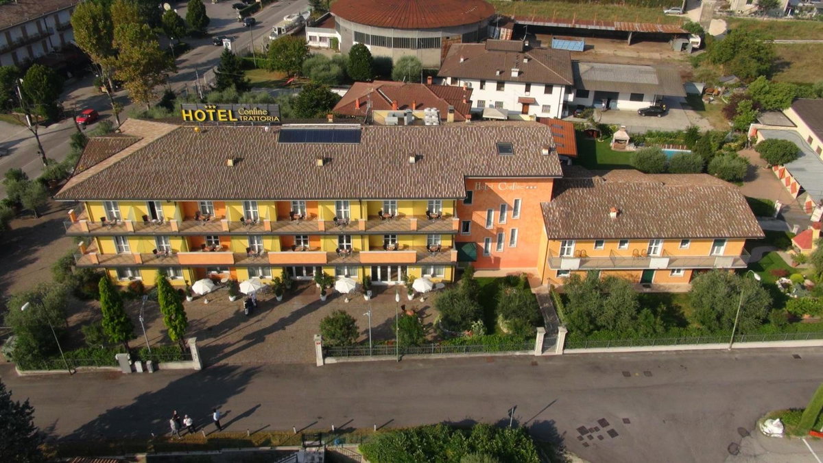 Hotel Confine, Italy