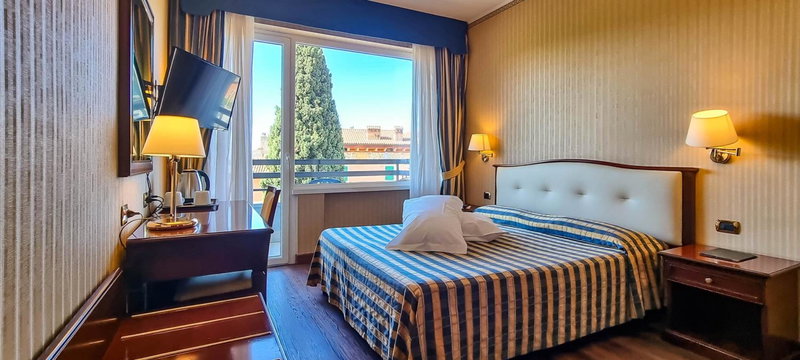 Hotel Benaco Garda ***S, Garda, Italy