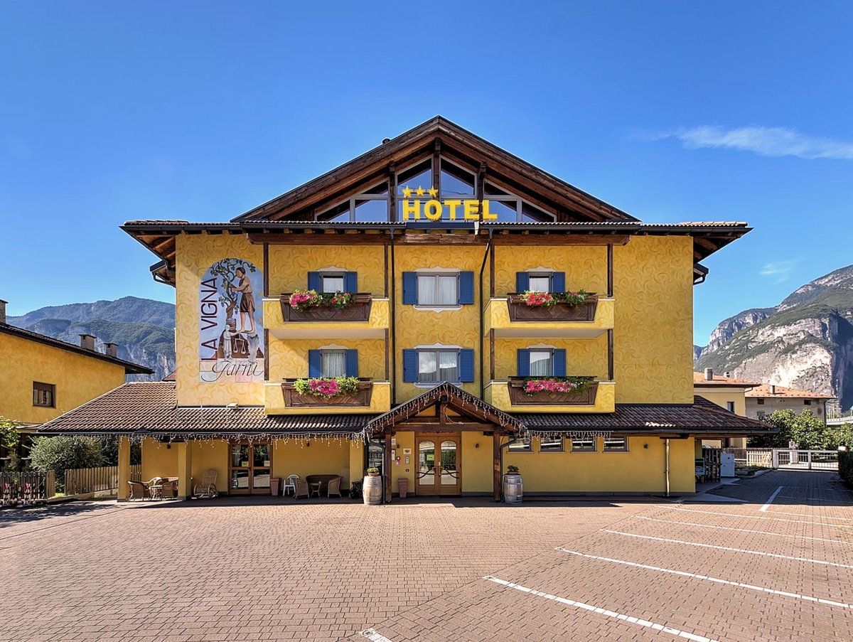Hotel · Hotel Garni La Vigna - Adult Friendly, San Michele AllʼAdige