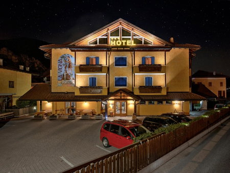 Hotel Garni La Vigna - Adult Friendly, San Michele allʼAdige, Italy