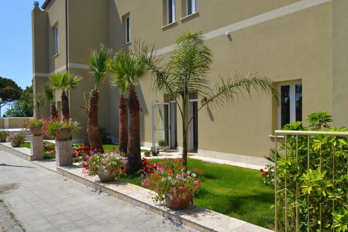 Stellaris, Italy