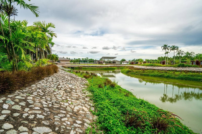 Prew Lom Chom Nam, Pluak Daeng, Thailand