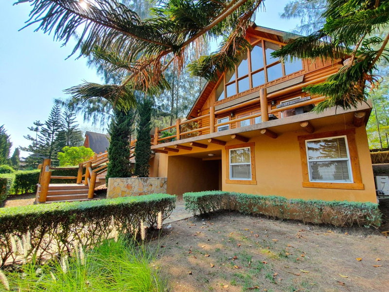 Toscana Log Home, Ban Rai Khlong Sai, Thailand