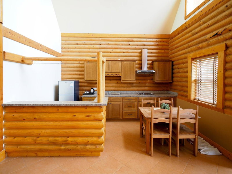 Toscana Log Home, Ban Rai Khlong Sai, Thailand