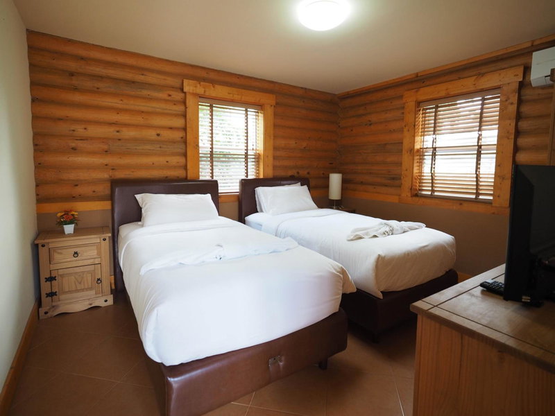 Toscana Log Home, Ban Rai Khlong Sai, Thailand