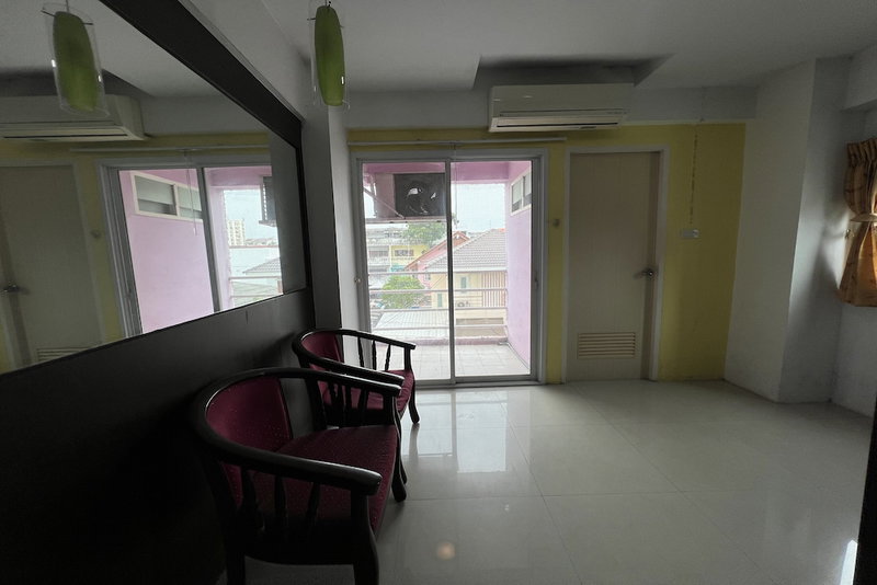 Phongsathon Mansion, Bangkok, Thailand