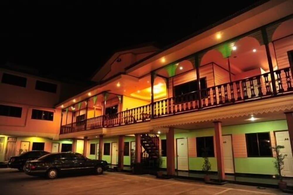 Hotel · Magic House Hostel, Cha-am