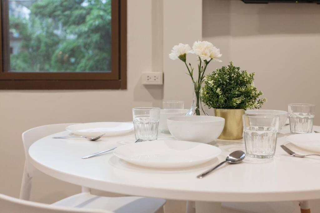 S3 Silom26 · S3 Silom central, large room, full kitchen, WIFI,, Thailand