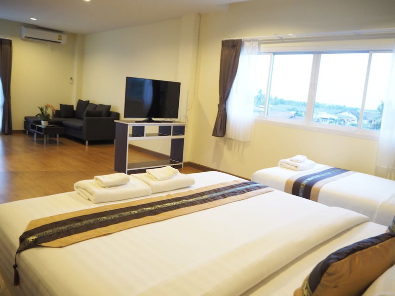Suksomboon Hotel, Surat Thani, Thailand