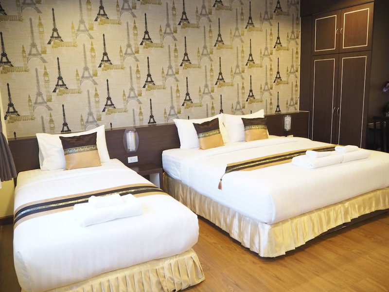Suksomboon Hotel, Surat Thani, Thailand