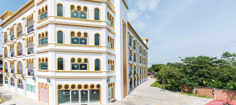 Hotel · Oasis Hiso Hotel, Lop Buri