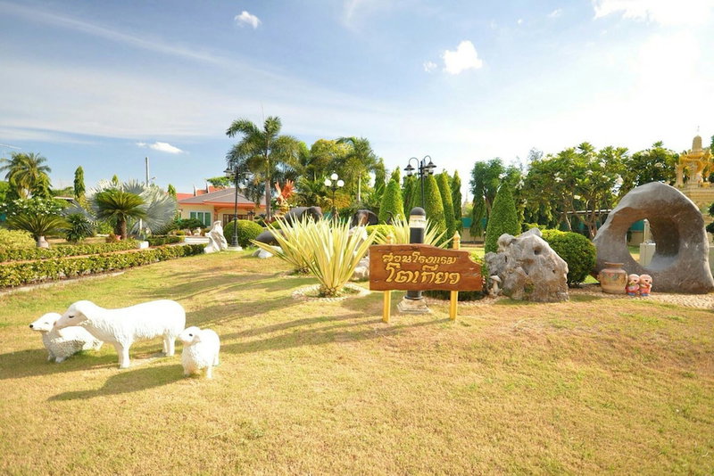 Tokyo Hotel, Lop Buri, Thailand