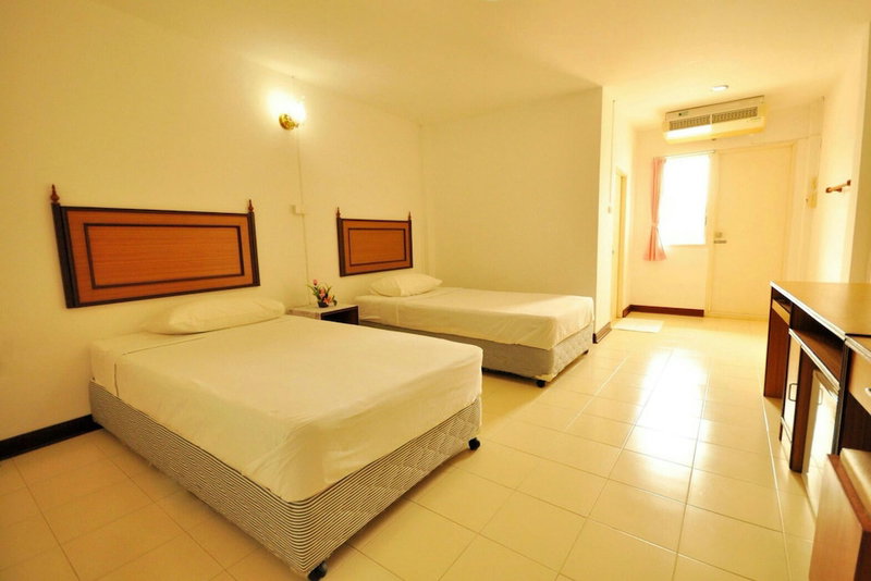Tokyo Hotel, Lop Buri, Thailand