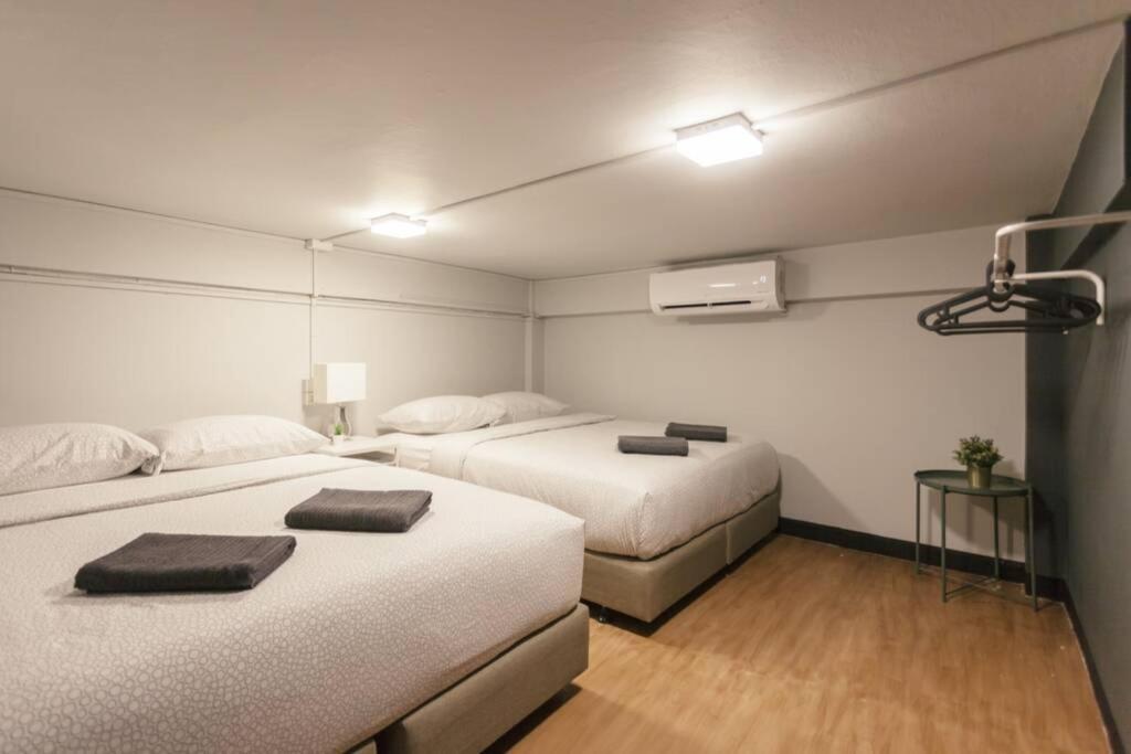 S1 Large Duplex Silom 3 Beds, Full Kitchen WIFI, Thailand
