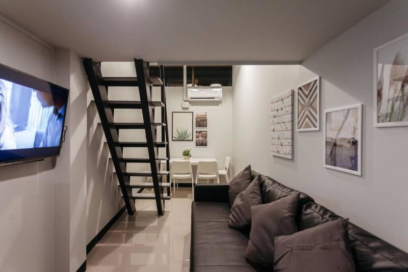 S1 Large Duplex Silom 3 Beds, Full Kitchen WIFI, Bangkok, Thailand