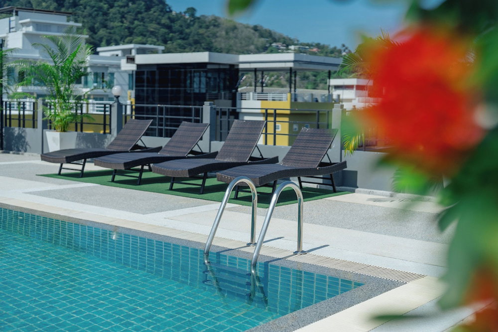 Di Yana Patong, Thailand