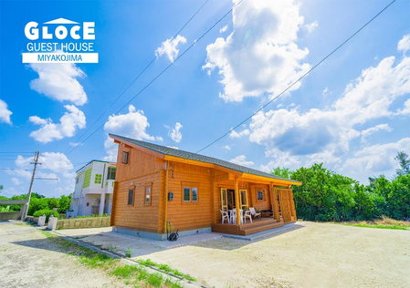 GLOCE 宮古島 LAPSl 与那覇前浜ビーチまで徒歩5分宮古島の自然と犬に癒されるオーナー同居型ゲストハウス, Yunafuwa, Japan