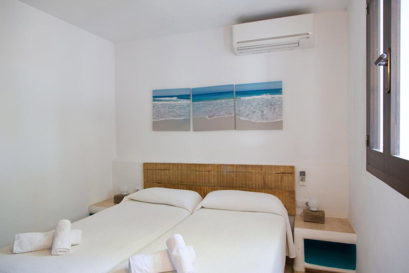 Apartamentos Noray, Es Calo, Spain