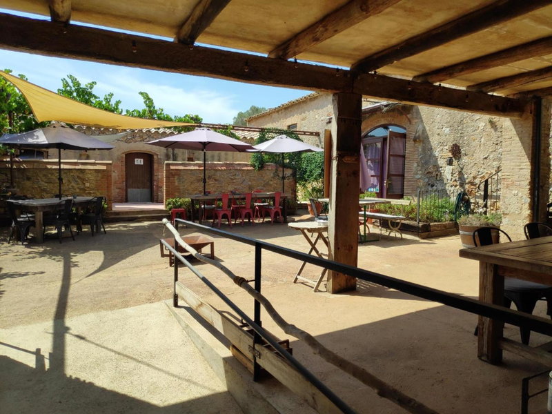 Mas Del Llop Blanc - Dog friendly Hostal Rural - B&B, Sobrestany, Spain
