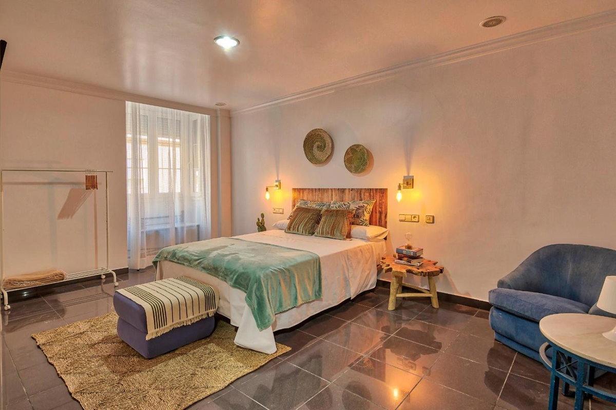 Hotel · ROOMQUEO-Only Adults, Barbate