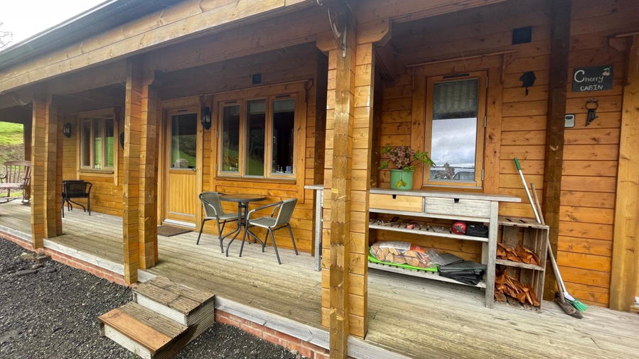 Blossom Cabin - Little log Cabin in Wales, Newtown, United Kingdom