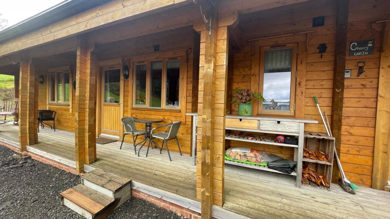 Blossom Cabin - Little log Cabin in Wales, Newtown, United Kingdom