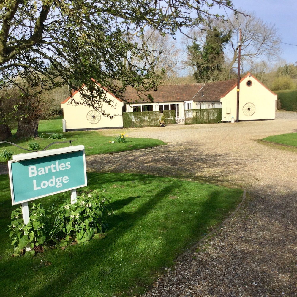 Hotel · Bartles Lodge, Dereham