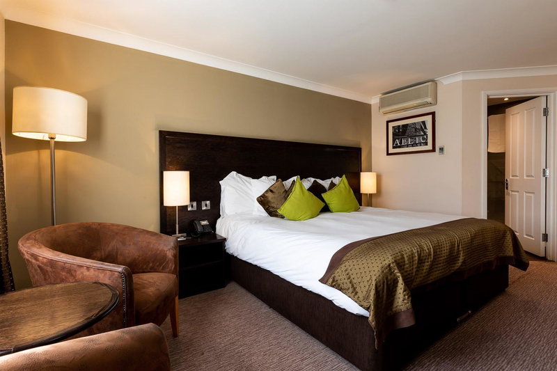 Rose And Crown Hotel, London, United Kingdom
