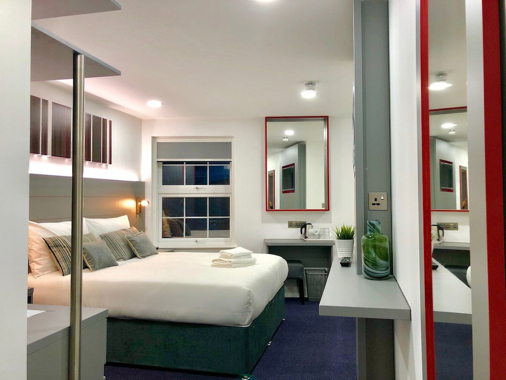Ilford Hotel Goodmayes, Великобритания