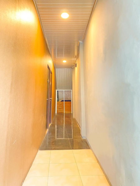 Djuragan Kamar Suhat, Kasri, Indonesia