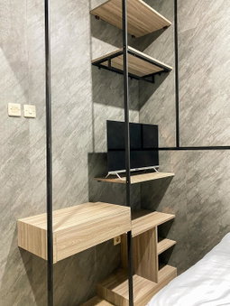 Djuragan Kamar Suhat, Kasri, Indonesia
