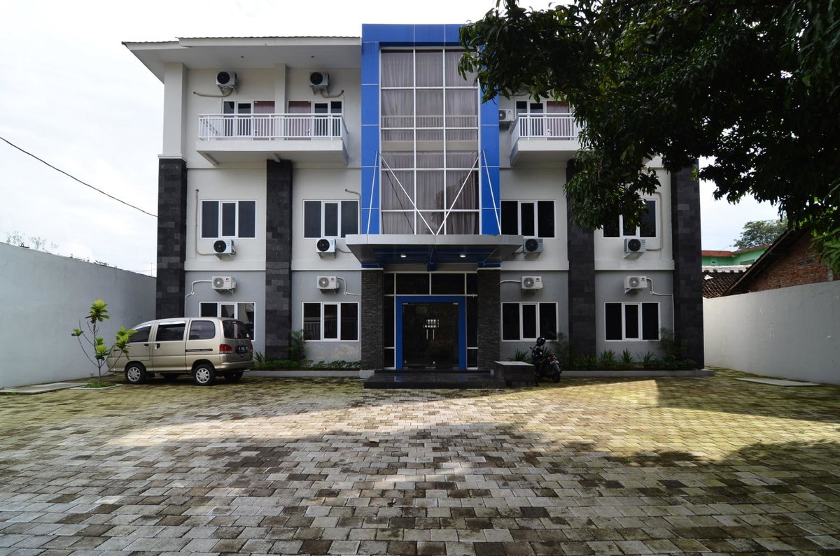Hotel · RedDoorz near Museum Keraton Surakarta, Solo