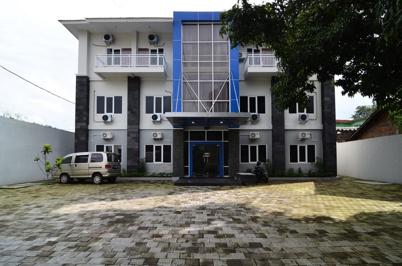RedDoorz near Museum Keraton Surakarta, Solo, Indonesia