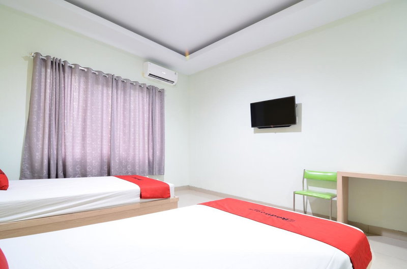 RedDoorz near Museum Keraton Surakarta, Solo, Indonesia