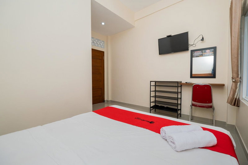 RedDoorz Syariah near Batu Night Spectacular, Malang, Indonesia