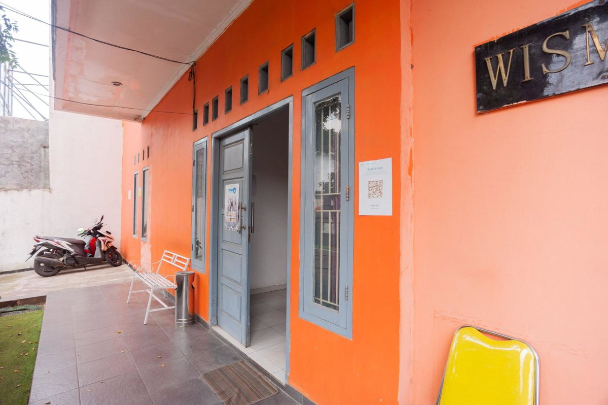 Hotel · RedDoorz Syariah near Grand Galaxy Park, Ceger
