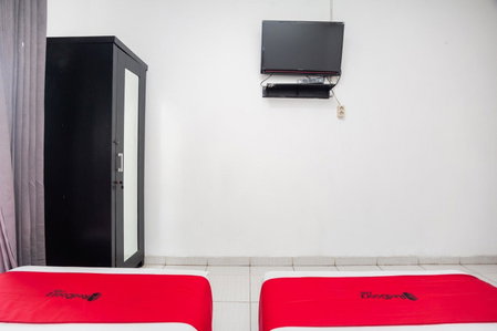 RedDoorz Syariah near Grand Galaxy Park, Ceger, Indonesia