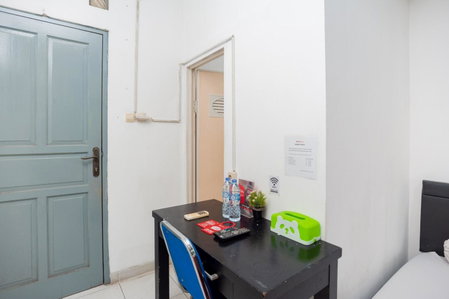 RedDoorz Syariah near Grand Galaxy Park, Ceger, Indonesia