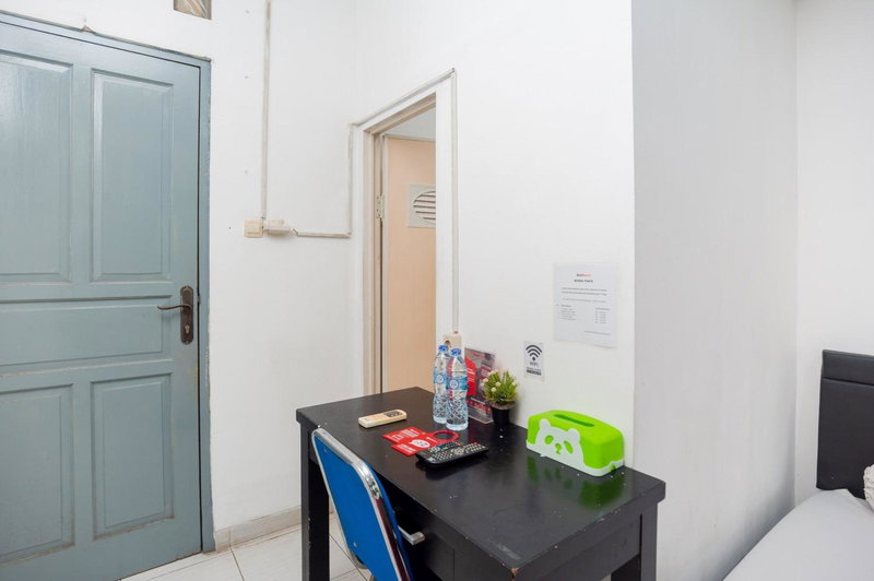 RedDoorz Syariah near Grand Galaxy Park, Ceger, Indonesia