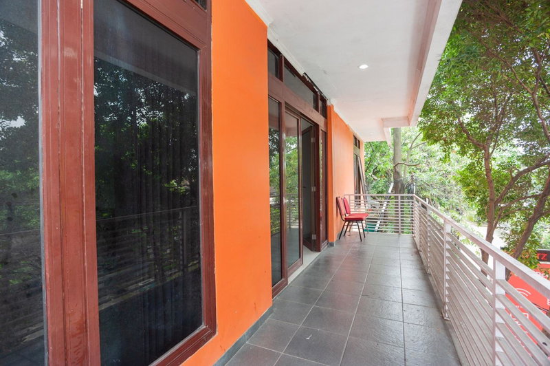 RedDoorz Syariah near Grand Galaxy Park, Ceger, Indonesia