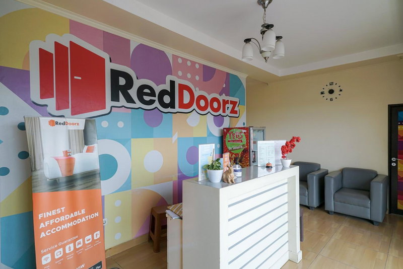 RedDoorz near Exit Toll Sirkuit Sentul, Bogor, Indonesia