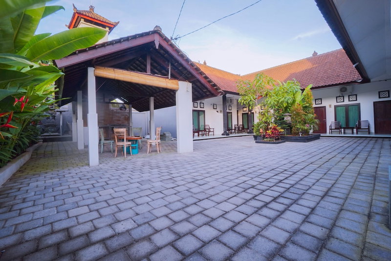 Kos Bulan Bali, Tuban, Indonesia