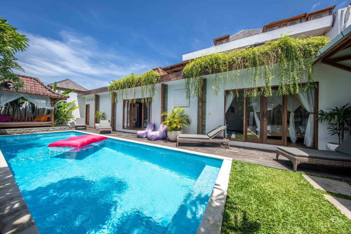 Elvano villa in heart of seminyak and near beach, Indonesia
