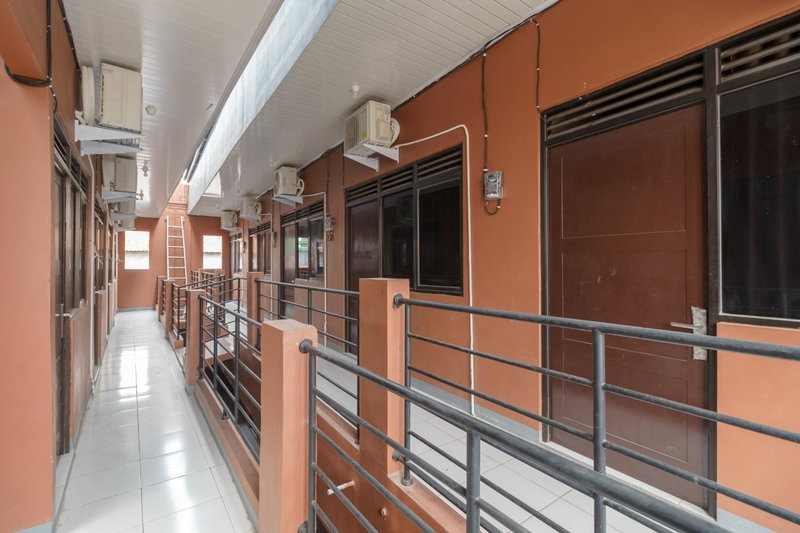 RedDoorz Syariah near Siloam Hospitals Bulak Kapal, Bekasi, Indonesia